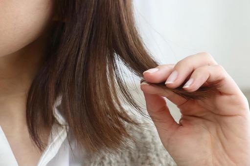 髪を触る女性 髪,触る,髪の毛の写真素材