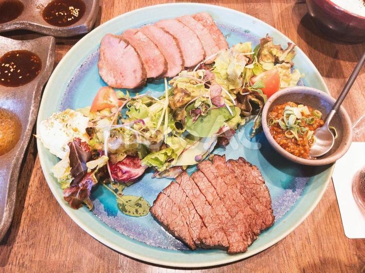 肉料理 肉料理,肉,ローストビーフの写真素材