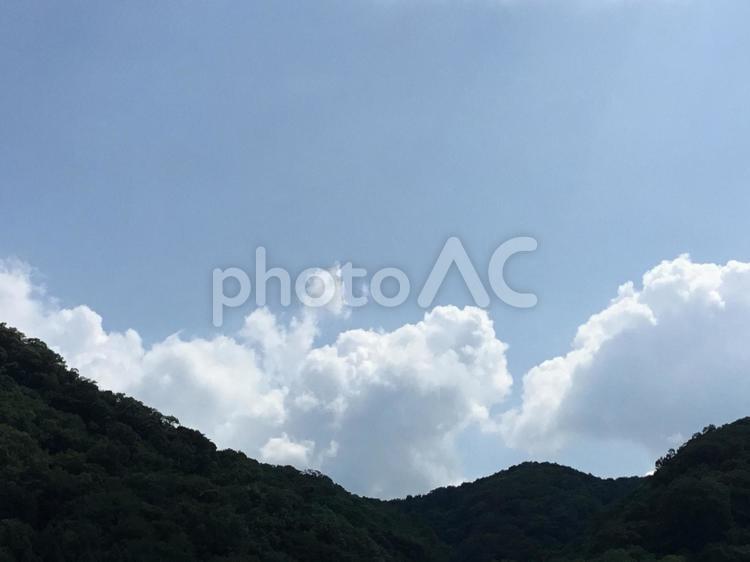 夏の空と雲と山 空,雲,山の写真素材