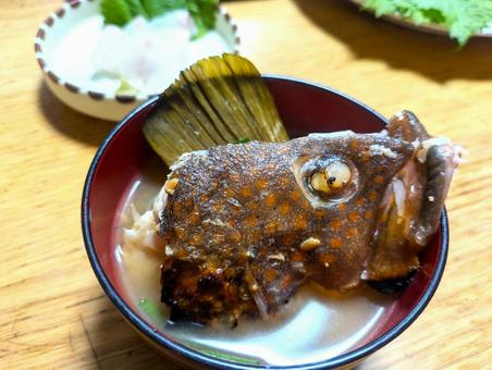 ヒラメの頭が入ったあら汁 ヒラメの頭が入ったあら汁 ヒラメ,頭,骨の写真素材