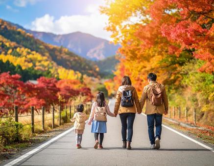 秋の紅葉の中を散歩 秋の紅葉の中を散歩の写真