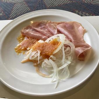 玉ねぎと生ハムの前菜 前菜,生ハム,にんじんドレッシングの写真素材