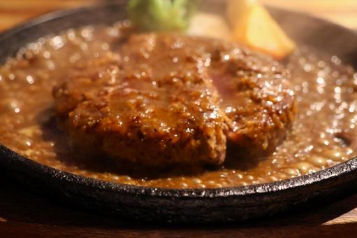 池袋のハンバーグ店の鉄板ハンバーグ ハンバーグ,鉄板,出来立ての写真素材