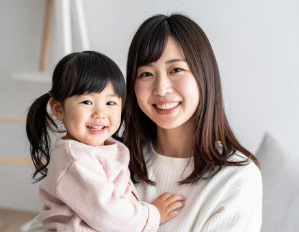 子どもと母親 子どもと母親の写真