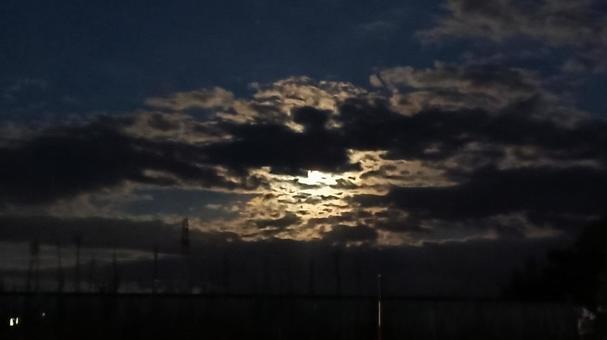 月に叢雲 月に叢雲の写真