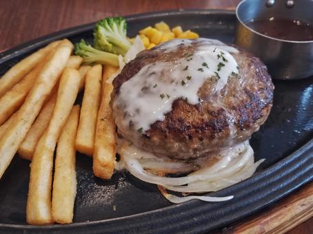 ファミレスのハンバーグステーキのアップ ファミレスのハンバーグステーキのアップ ハンバーグ,ステーキ,アップの写真素材