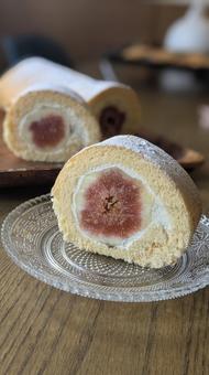 ロールケーキ ロールケーキ ロールケーキ,ケーキ,いちじくの写真素材