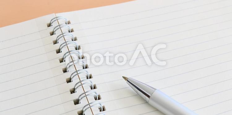 筆記用具　リングノートとボールペン　余白 筆記用具,ボールペン,リングノートの写真素材