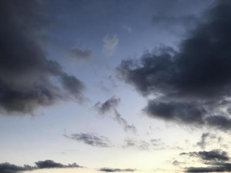 夏の夕暮れ空 夏の夕暮れ空の写真