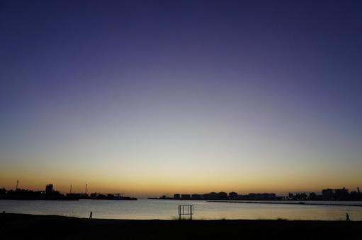 夕暮れの風景 夕暮れの風景 千葉みなと,夕景,日暮れの写真素材