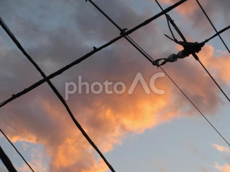夕やけと電線　 夕やけ,夕暮れ,夕方の写真素材