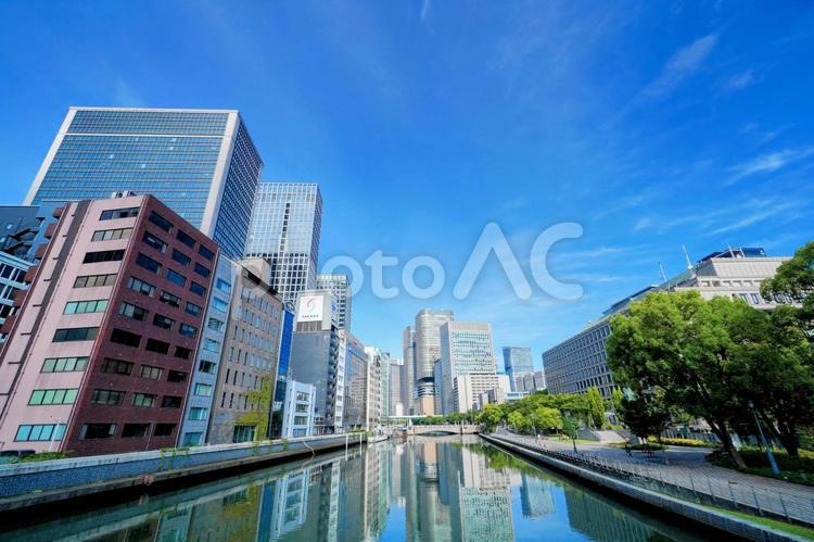 大阪・土佐堀川と周囲のビル群 大阪,中之島,土佐堀川の写真素材