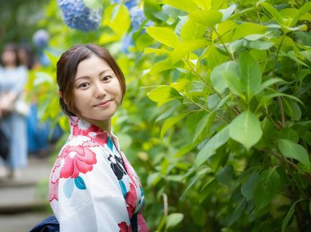 32: Hydrangea and a woman in a yukata, JPG 32: Hydrangea and a woman in a yukata, JPG