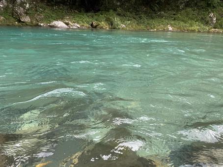 自然の川(水面) 自然の川(水面)の写真