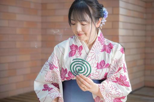 Mosquito coil smoke and a woman in a yukata, JPG