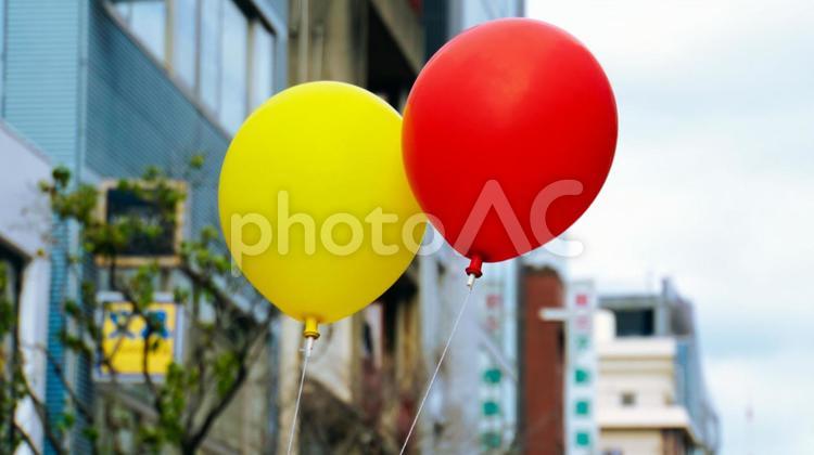 赤と黄色の風船 風船,赤,黄色の写真素材