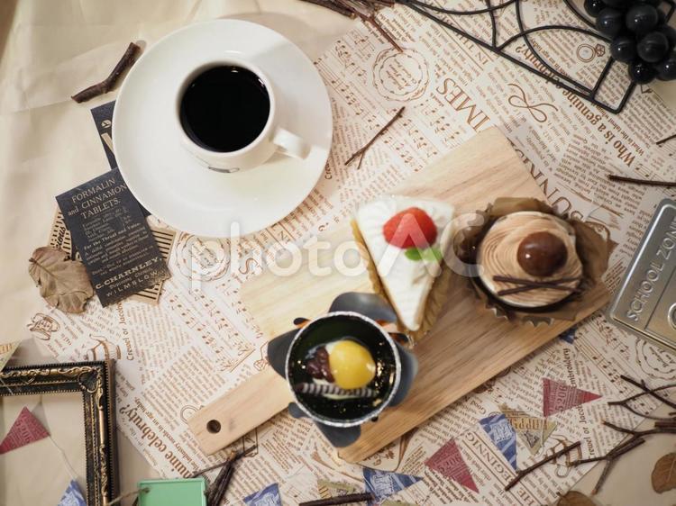 おしゃれカフェのケーキバイキング ケーキ,バイキング,珈琲の写真素材