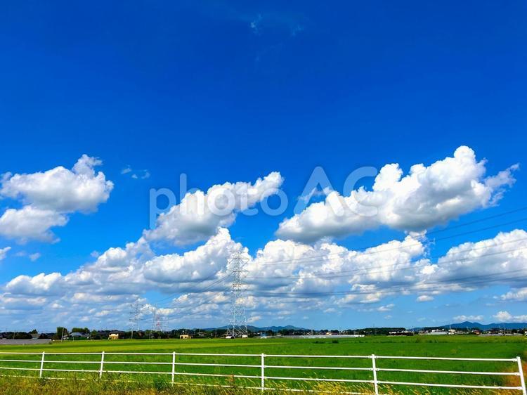 青空の下に広がる田園風景 青空,雲,空の写真素材
