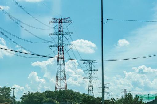 送電線と夏の雲 送電線と夏の雲の写真