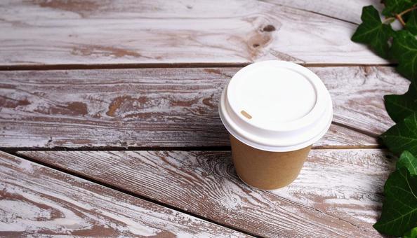 テイクアウトのコーヒーの写真