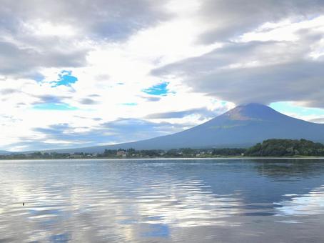 富士山と河口湖 富士山と河口湖 の写真
