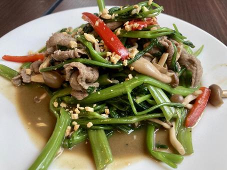 牛肉と空芯菜の炒め 牛肉と空芯菜の炒め 空芯菜,ベトナム料理,炒め料理の写真素材