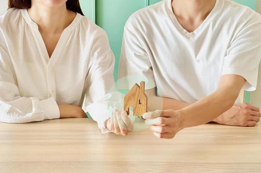 住宅購入と夫婦の共有 住宅購入と夫婦の共有 住宅購入,ペアローン,家の写真素材