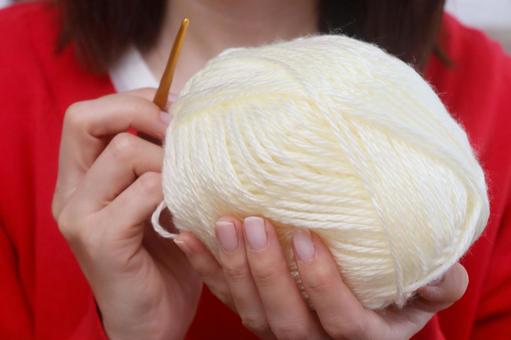 毛糸とかぎ針を持った女性 毛糸,編み物,冬の写真素材