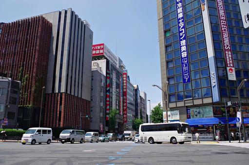秋葉原2025夏 万世橋交差点付近 秋葉原2025夏 万世橋交差点付近の写真