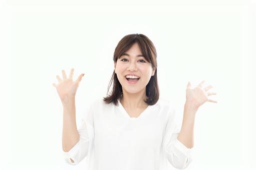若い女性 驚く ビックリ 若い女性 驚く ビックリの写真