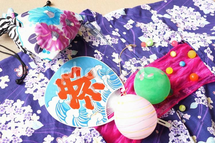 夏祭り　浴衣とスーパーボールと水ヨーヨー 祭,夏祭り,スーパーボールの写真素材