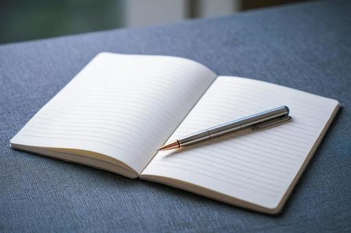 ノートとペン-3 ノートとペン-3の写真