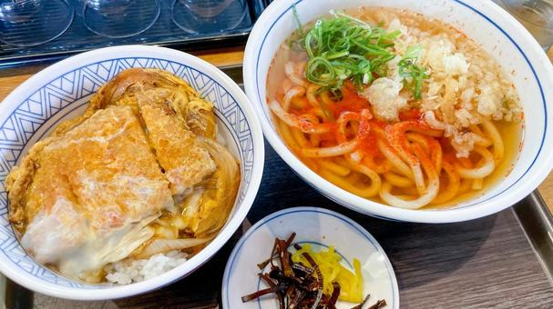 一味たっぷりたぬきうどん うどん,たぬき,たぬきうどんの写真素材