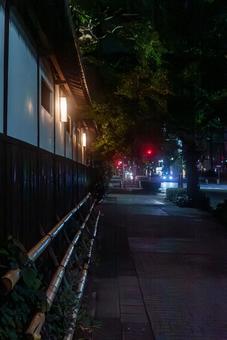 木塀 木塀 ウォールライト,夜道,木塀の写真素材
