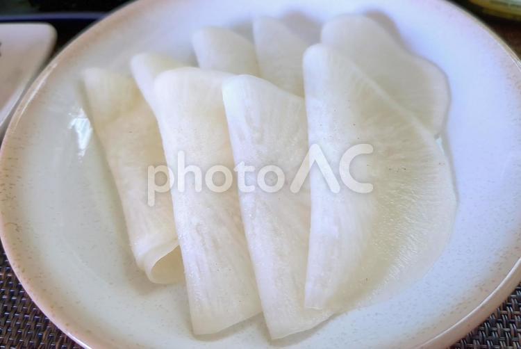 出汁香る大根のかぼす漬け 大根,だいこん,野菜の写真素材