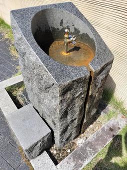 石造りの水飲み場 石造りの水飲み場の写真