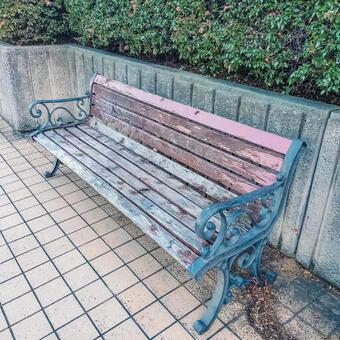 街角のベンチ ベンチ,休憩,クラシカルの写真素材