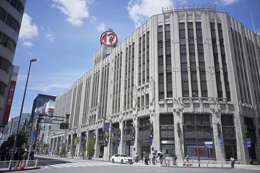 Photo, yado 3-chome intersection, isetan, shinjuku 3-chome, 