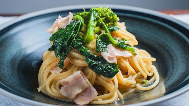 Pasta with rape blossoms and bacon, JPG