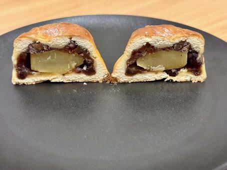 お土産の栗饅頭 断面 お土産の栗饅頭 断面 栗饅頭,半分,旅行の写真素材