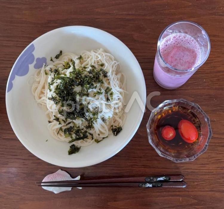 ソーメンにジャバンのりと本つゆなどの昼食 昼食,ジャバンのり,本つゆの写真素材