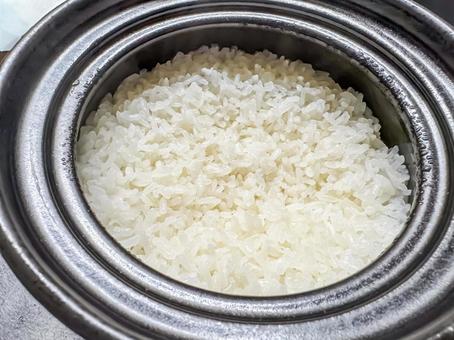 Delicious rice cooked in a clay pot, JPG Delicious rice cooked in a clay pot, JPG