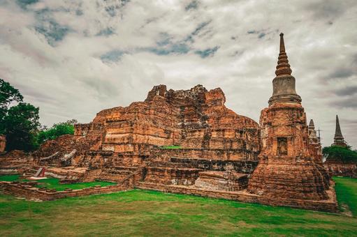 仏塔の近景と空 アユタヤ,タイ,仏塔の写真素材