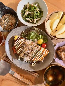 オムそば定食 ご飯,料理,おうちごはんの写真素材