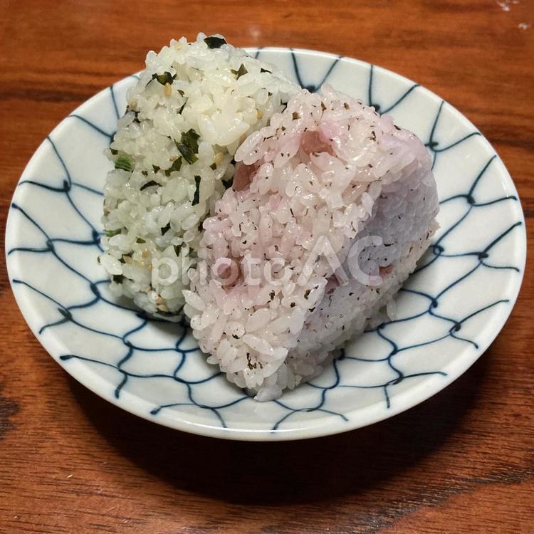 野菜おにぎりと梅しそおにぎり 野菜,おにぎり,おむすびの写真素材