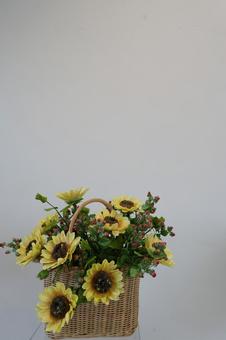 フラワーバスケット ひまわり フラワーバスケット ひまわり ヒマワリ,黄色い花,花の写真素材