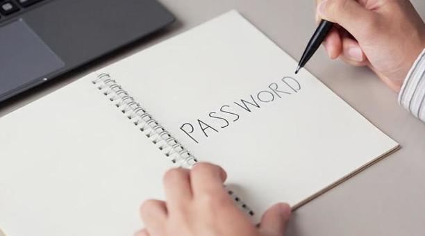 ノートにパスワードを書く手元 パスワード,セキュリティ,書くの写真素材