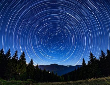 弧を描く星空背景素材 弧を描く星空背景素材の写真