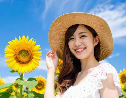 ひまわり・麦わら帽子の彼女 ひまわり・麦わら帽子の彼女の写真