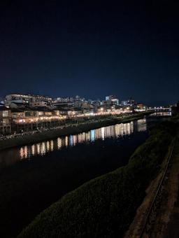 鴨川の夜景 鴨川の夜景の写真